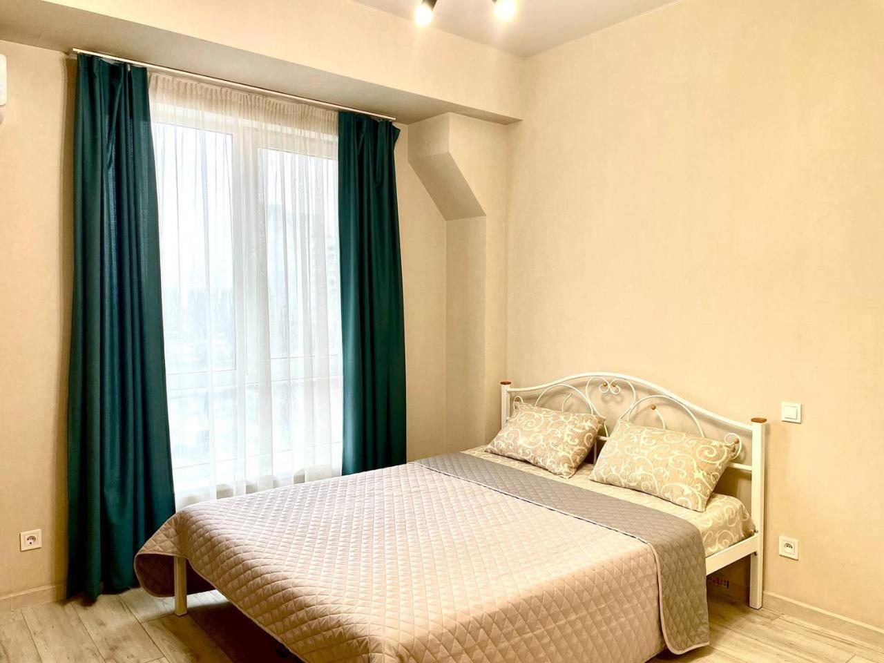 Apartamento Жк Парковый Квартал Jarkov Exterior foto